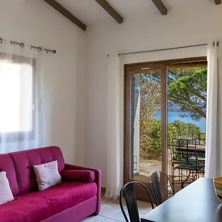 乌帕维多努酒店 *