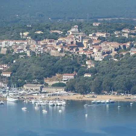 乌帕维多努酒店