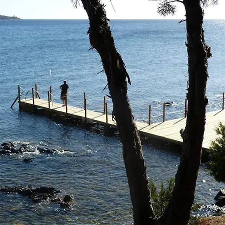 乌帕维多努酒店 *